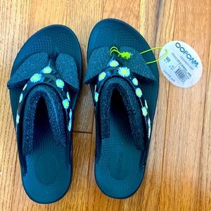 Oofos Womens recovery flip flops